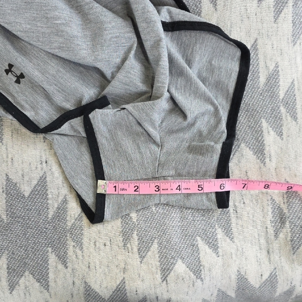 Under Armour Medium Black Athletic Shorts And Medium Heather Gray Cloth Shorts - Picture 9 of 12